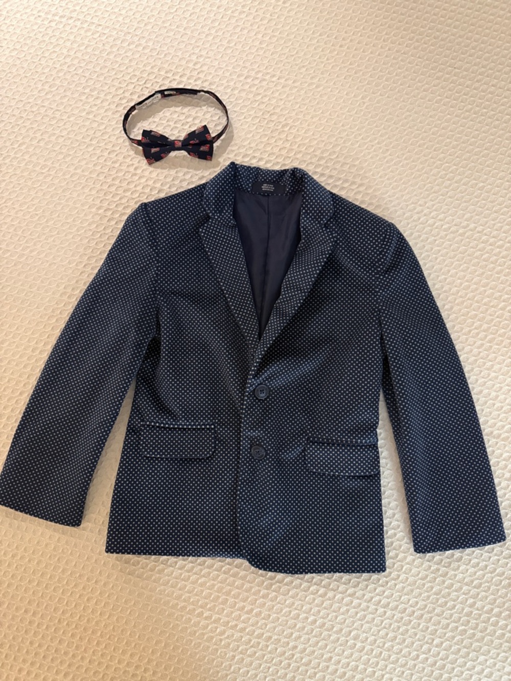 Boys Nautica Navy Velvet Soft Blazer w/White Polka-Dots size 6 & bow tie